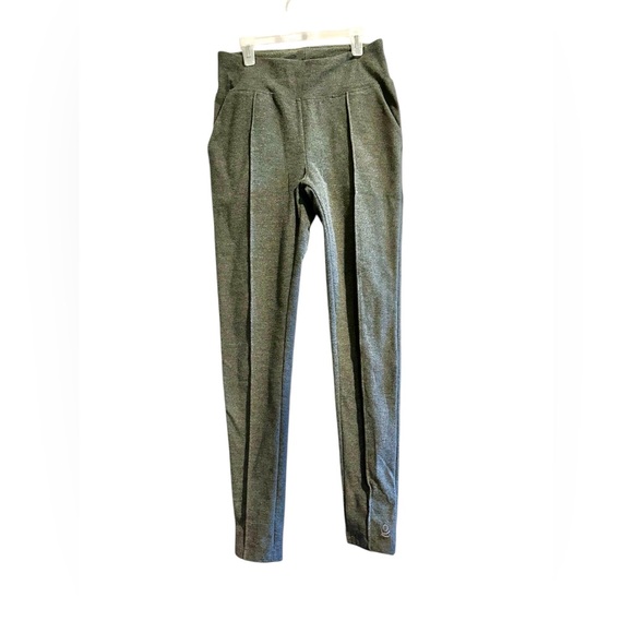 Women’s Cuddl Duds pull on Gray leggings with front pockets. - Picture 1 of 6